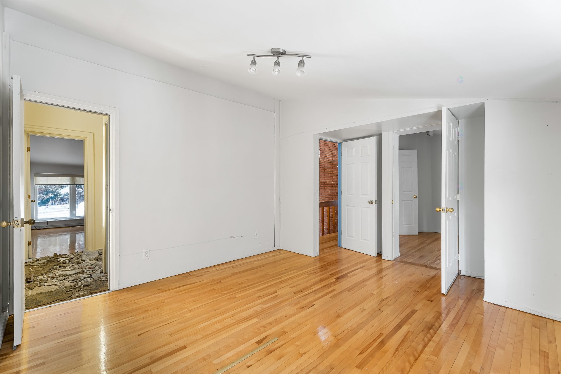 









1102


Boul. de La Salette

,
Saint-Jérôme,




QC
J5L2J7

