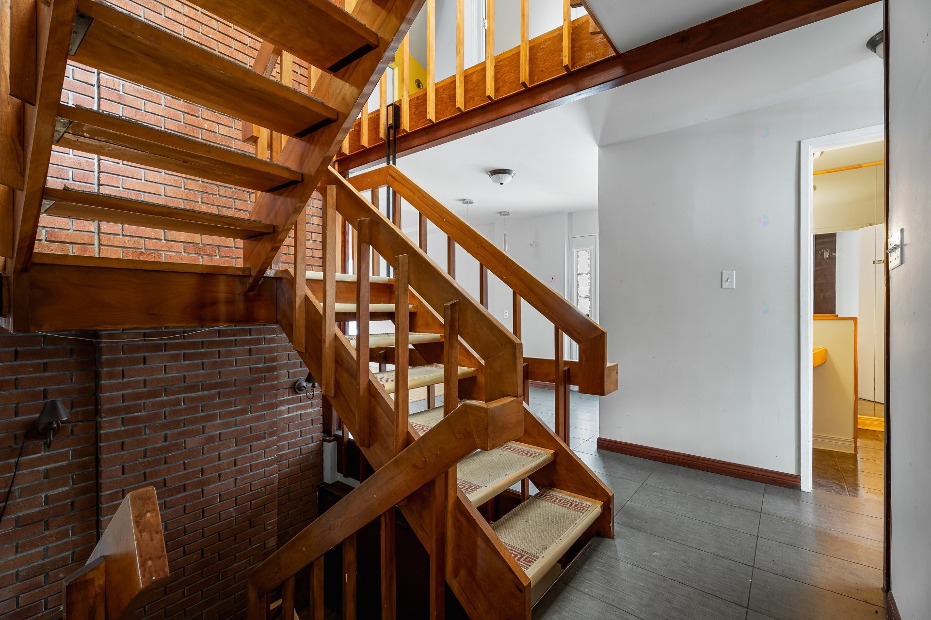 









1102


Boul. de La Salette

,
Saint-Jérôme,




QC
J5L2J7

