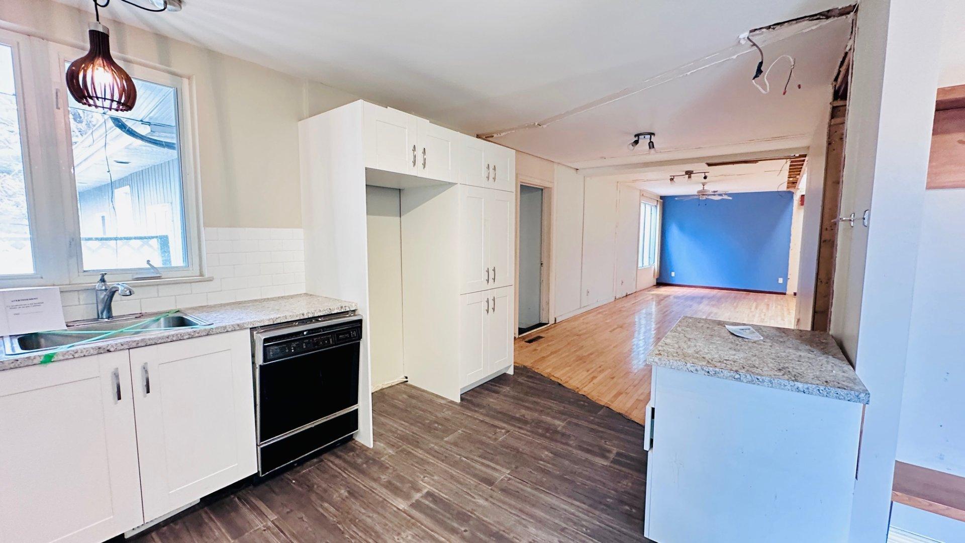 









1102


Boul. de La Salette

,
Saint-Jérôme,




QC
J5L2J7

