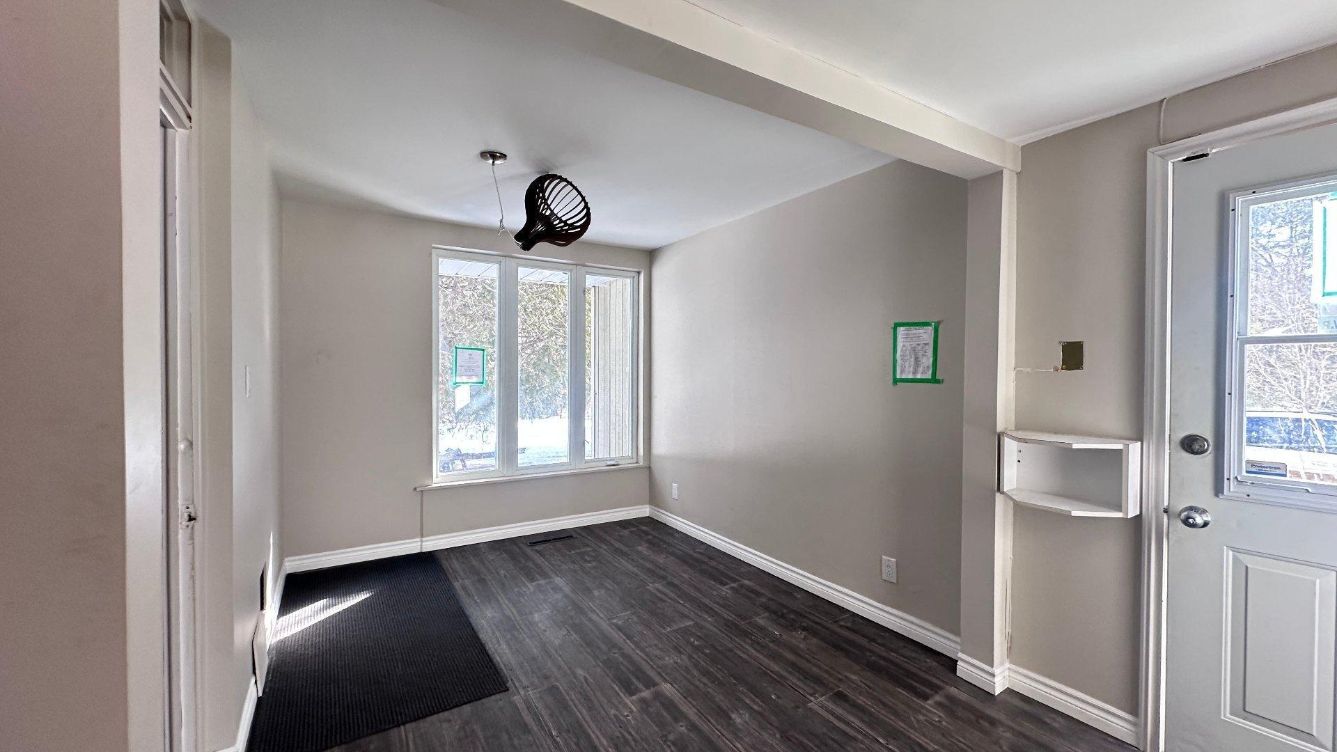 









1102


Boul. de La Salette

,
Saint-Jérôme,




QC
J5L2J7

