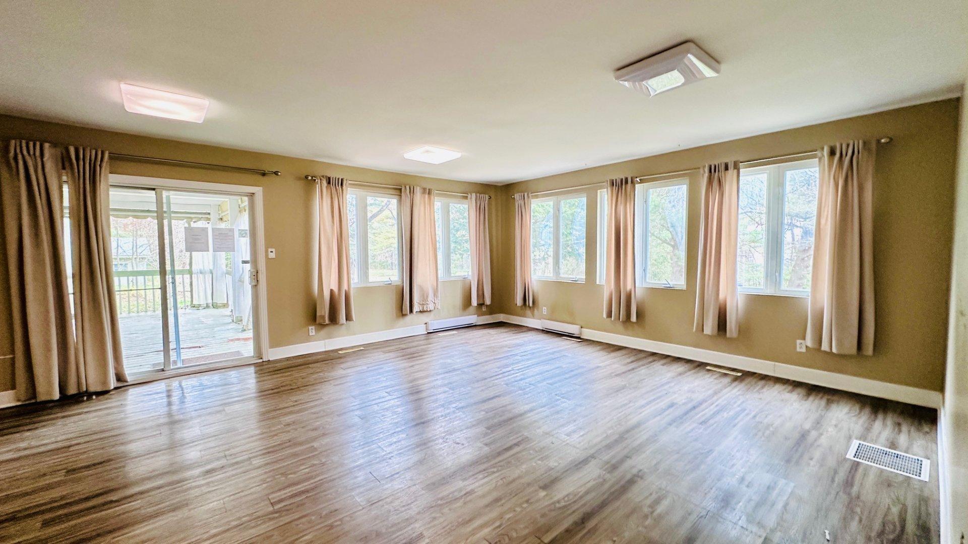 









1102


Boul. de La Salette

,
Saint-Jérôme,




QC
J5L2J7

