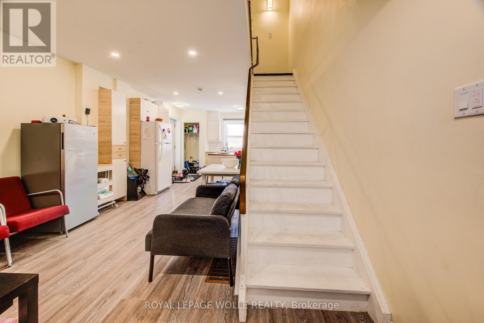 












284 WESTCOURT PLACE

,
Waterloo,




Ontario
N2L2R7

