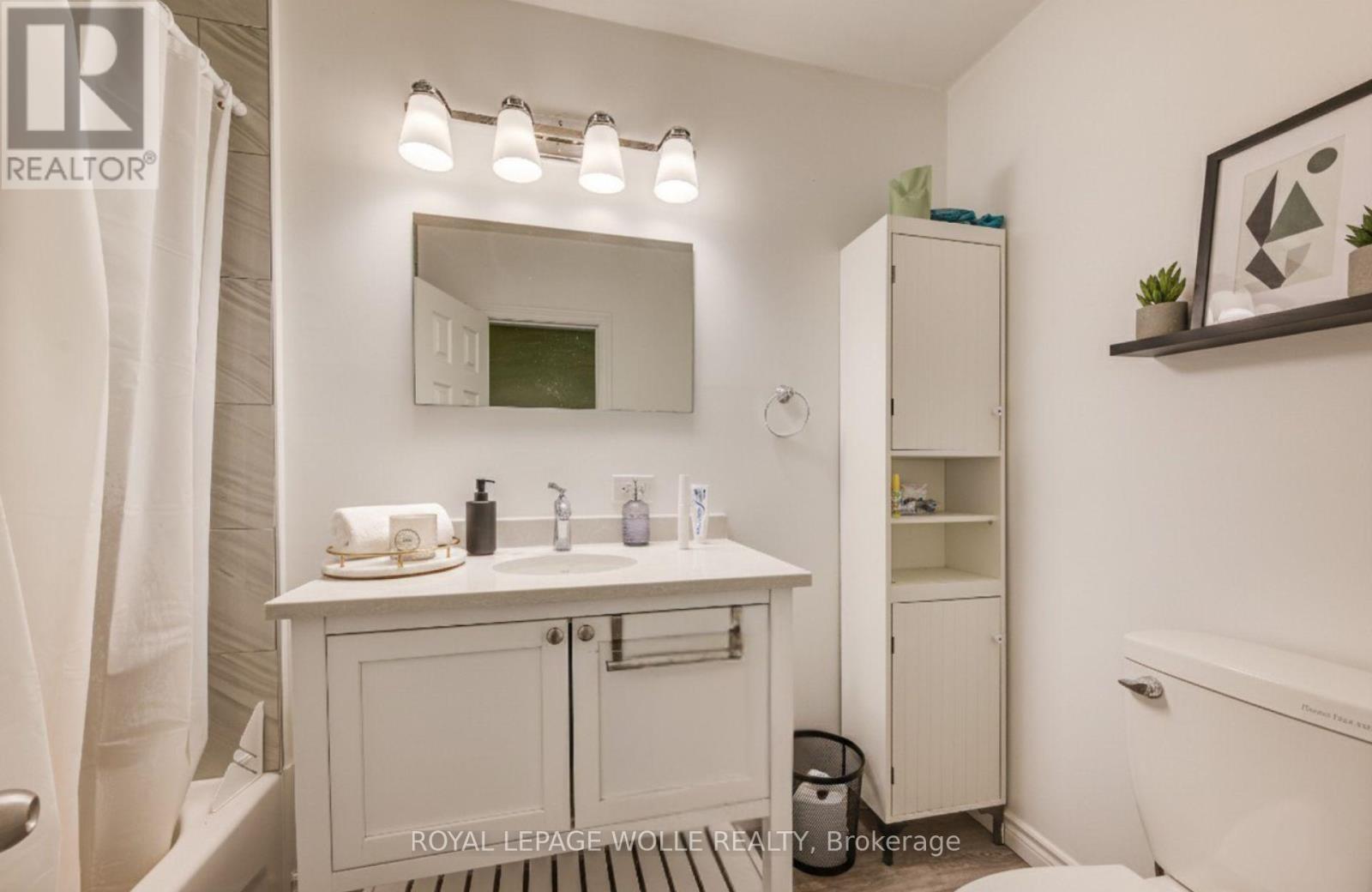 












284 WESTCOURT PLACE

,
Waterloo,




Ontario
N2L2R7

