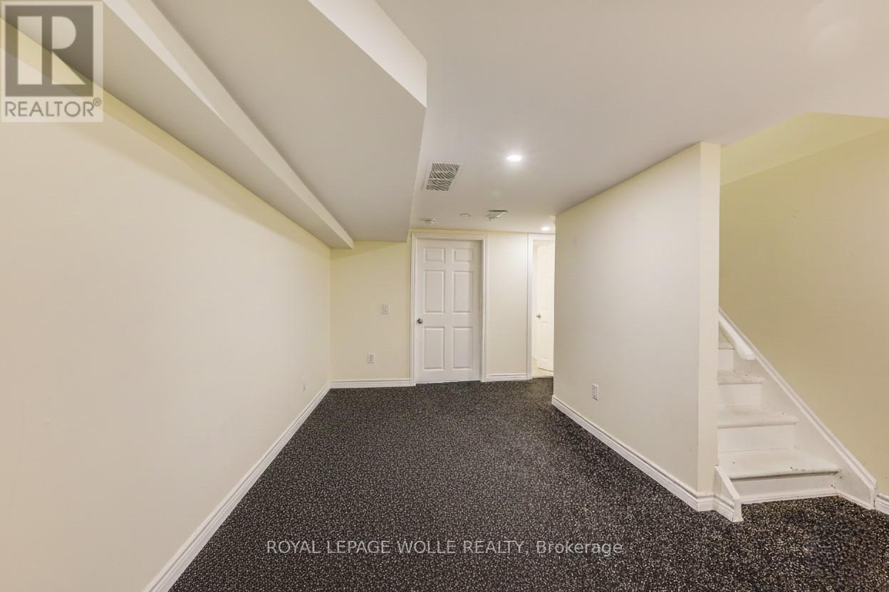 












284 WESTCOURT PLACE

,
Waterloo,




Ontario
N2L2R7

