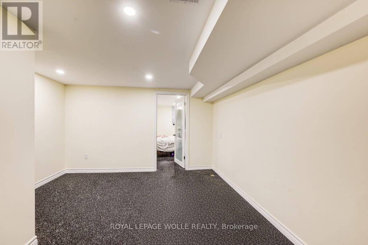 












284 WESTCOURT PLACE

,
Waterloo,




Ontario
N2L2R7

