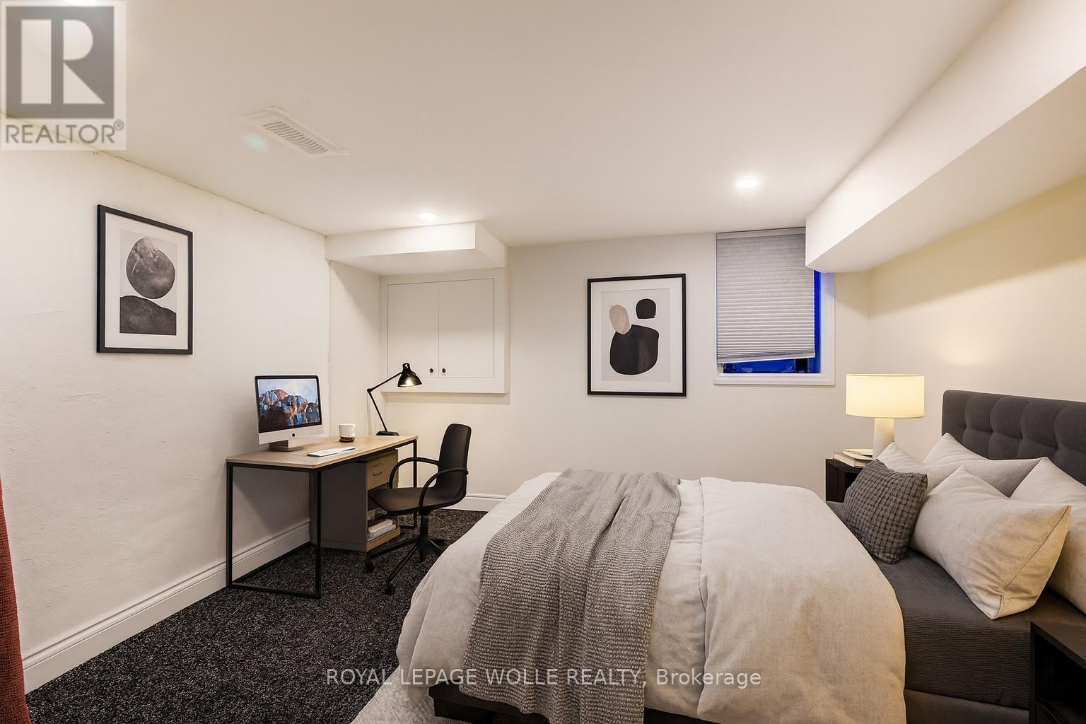 












284 WESTCOURT PLACE

,
Waterloo,




Ontario
N2L2R7

