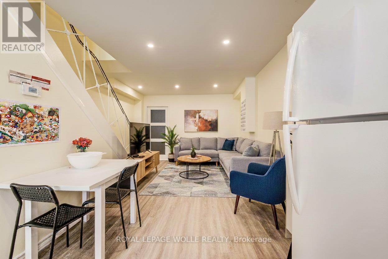 












284 WESTCOURT PLACE

,
Waterloo,




Ontario
N2L2R7

