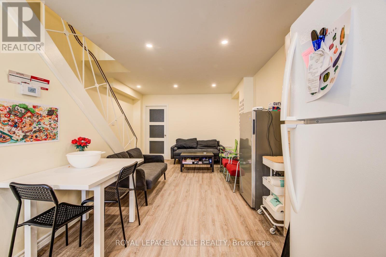 












284 WESTCOURT PLACE

,
Waterloo,




Ontario
N2L2R7

