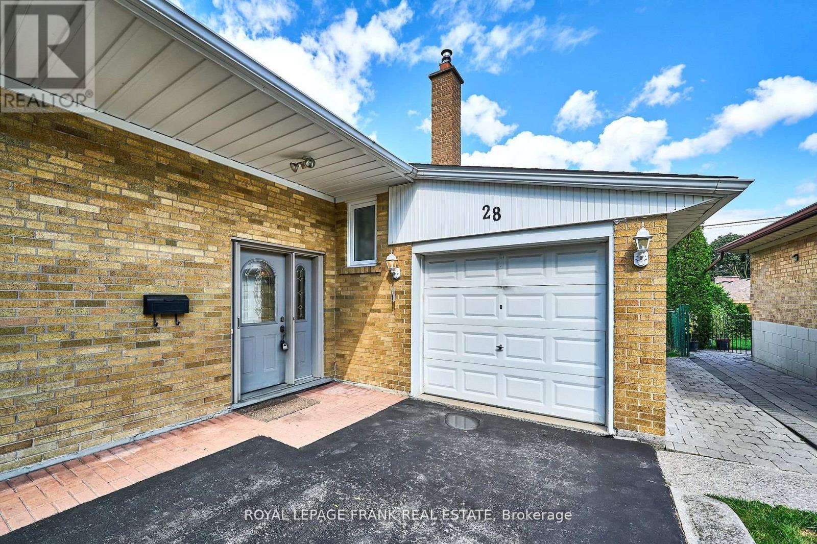 












28 WINNIPEG ROAD

,
Toronto (Kingsview Village-The Westway),




Ontario
M9P2E4

