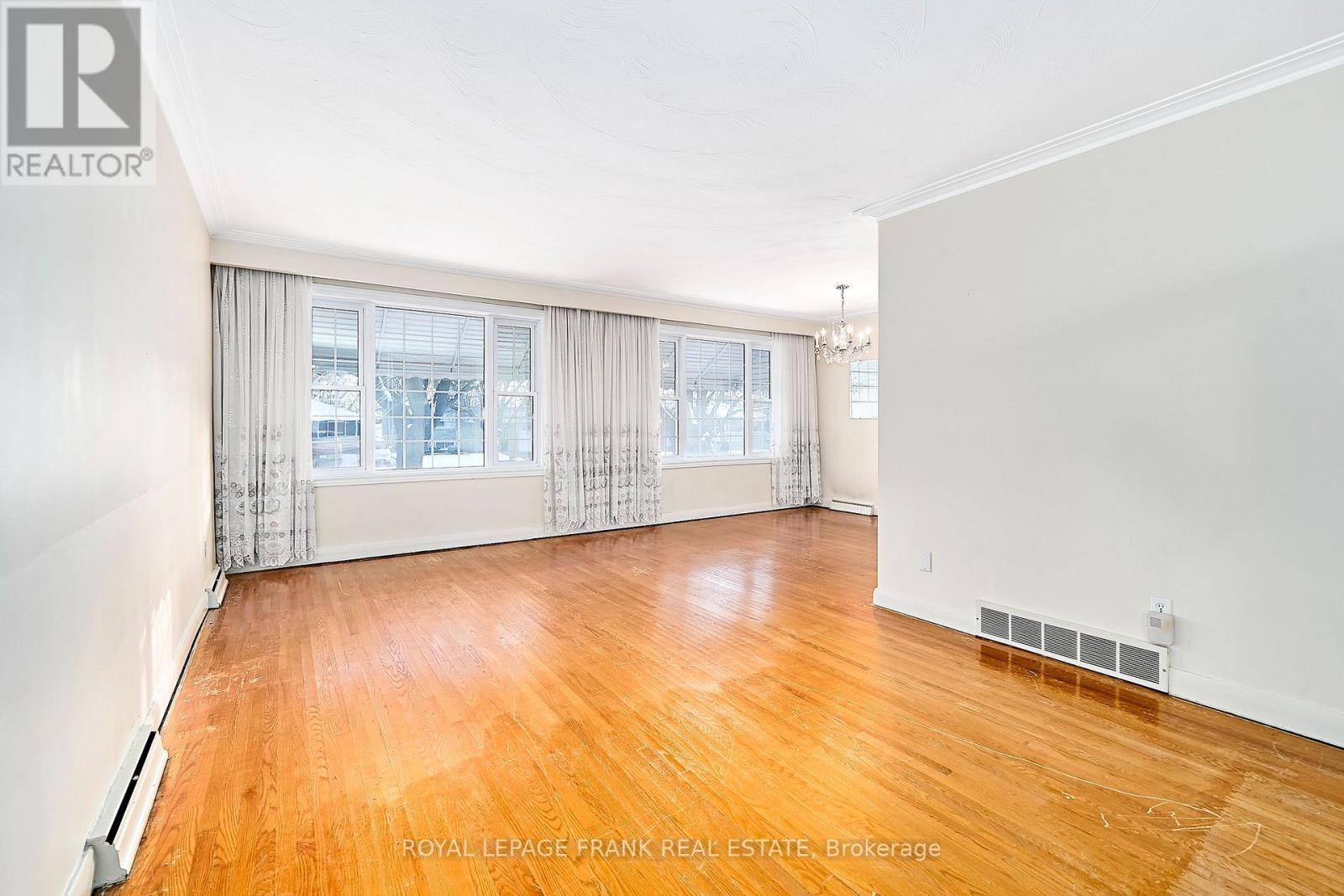 












28 WINNIPEG ROAD

,
Toronto (Kingsview Village-The Westway),




Ontario
M9P2E4

