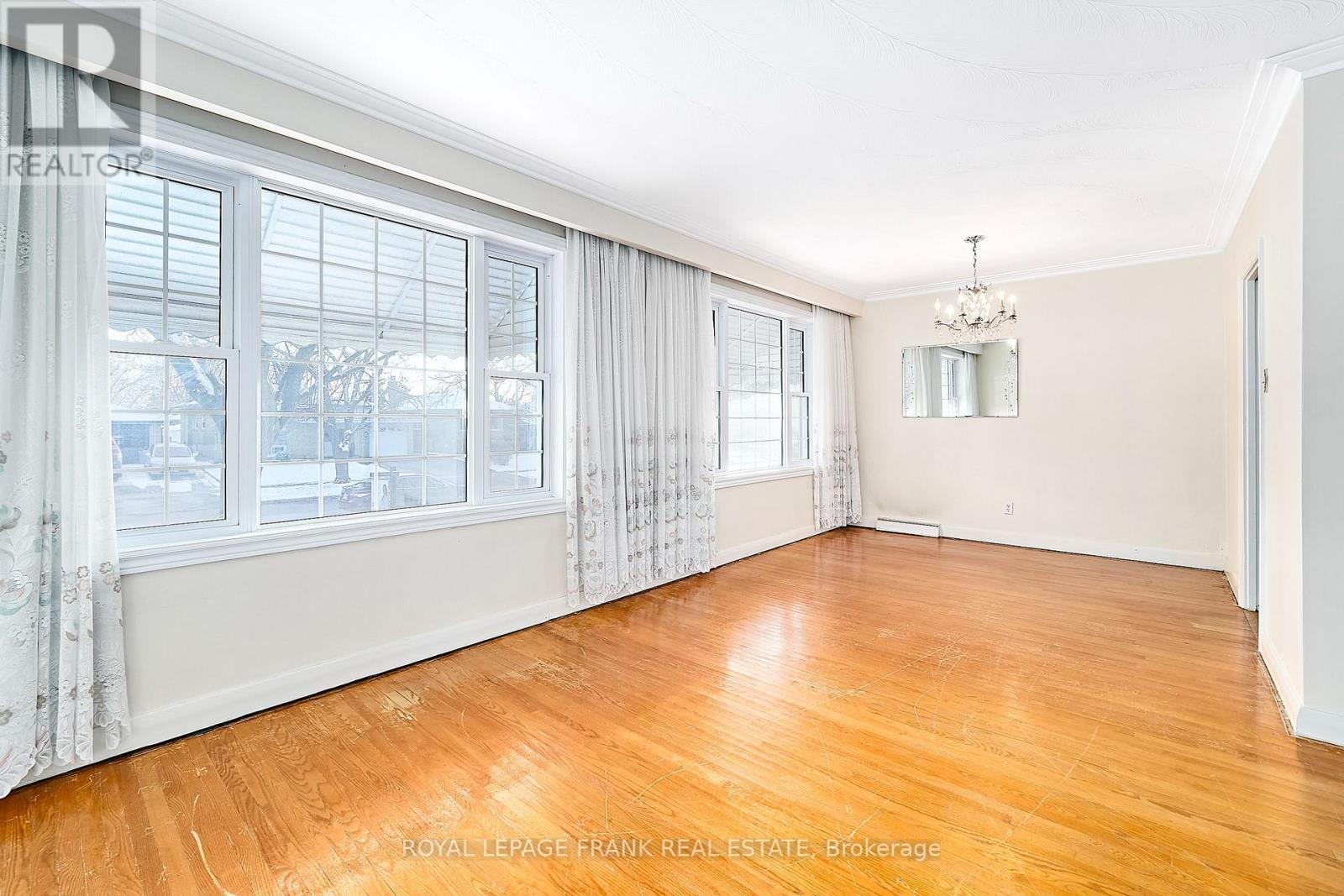 












28 WINNIPEG ROAD

,
Toronto (Kingsview Village-The Westway),




Ontario
M9P2E4

