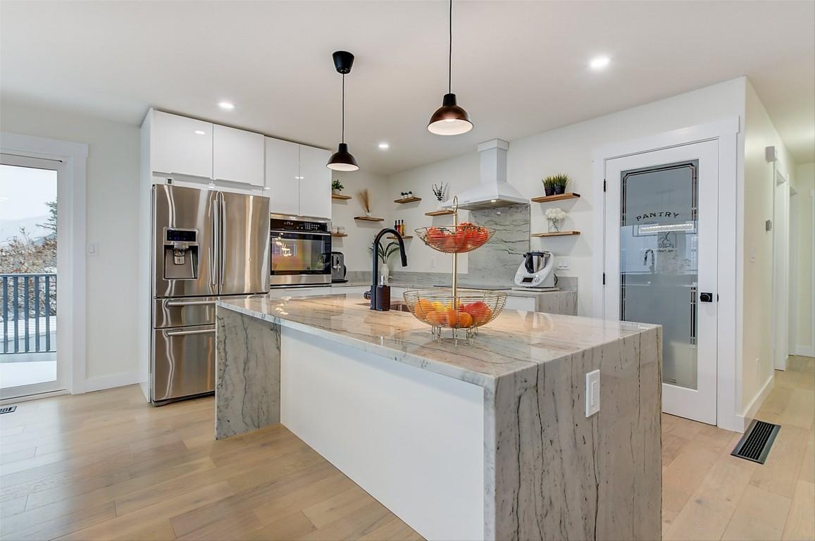 









6178


Lipsett

Avenue,
Peachland,




BC
V0H 1X7

