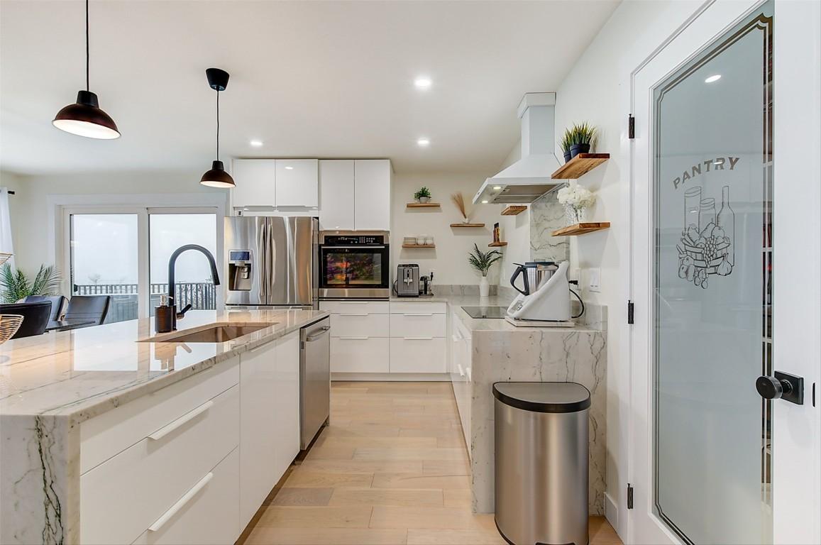 









6178


Lipsett

Avenue,
Peachland,




BC
V0H 1X7

