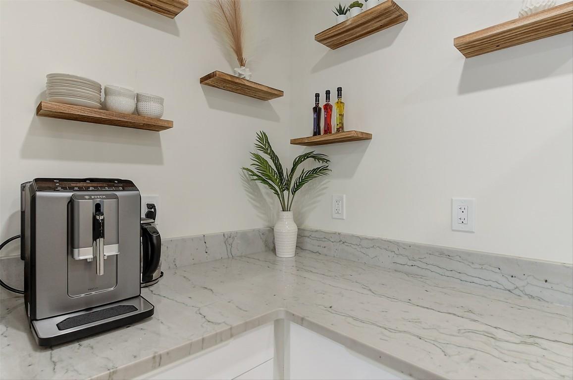 









6178


Lipsett

Avenue,
Peachland,




BC
V0H 1X7

