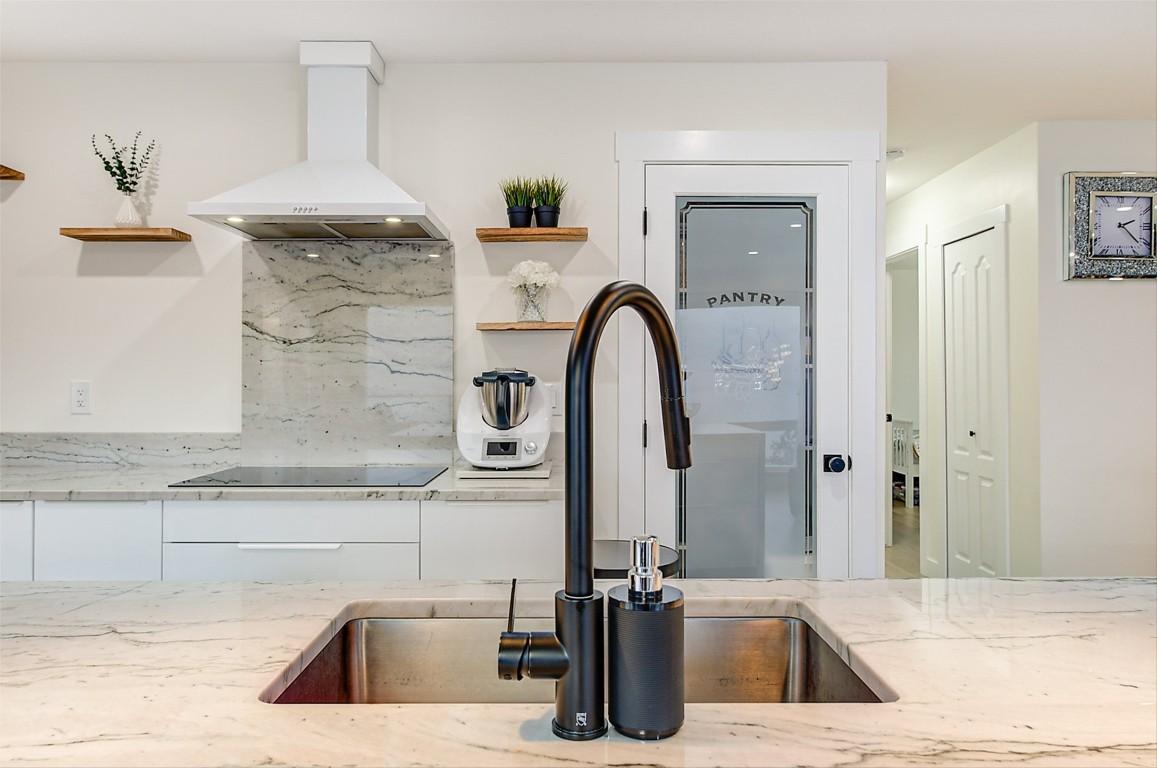 









6178


Lipsett

Avenue,
Peachland,




BC
V0H 1X7

