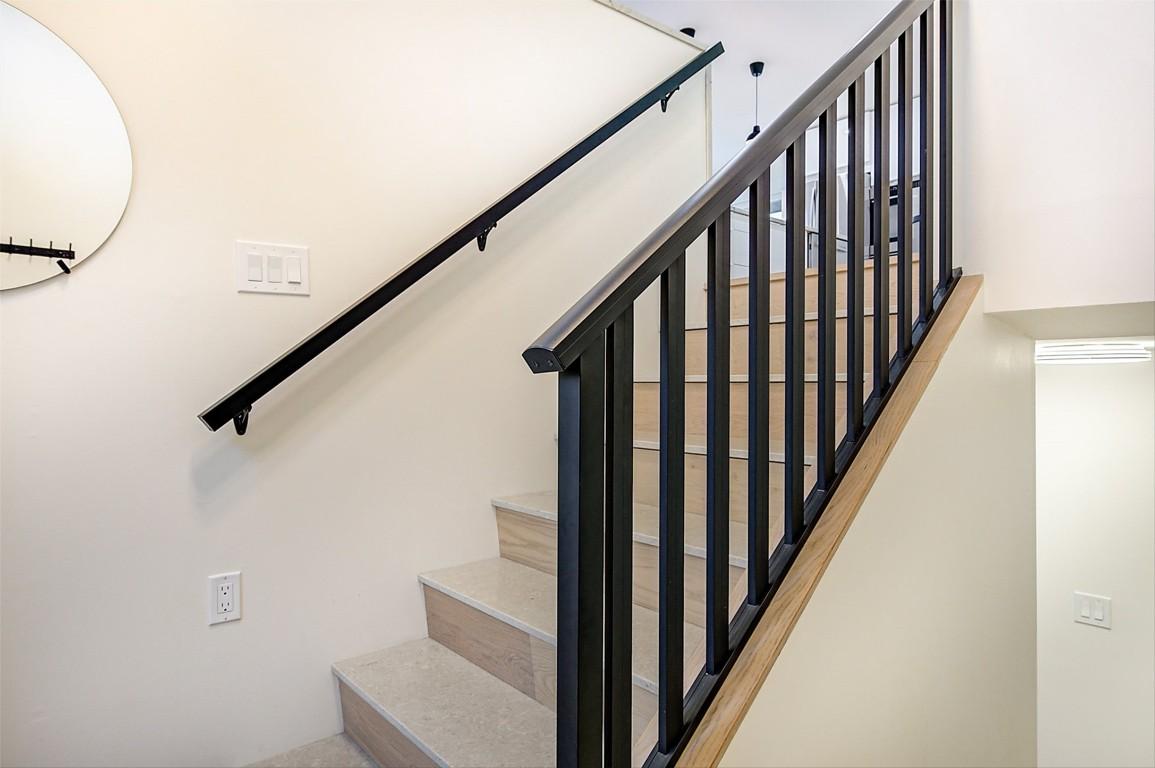 









6178


Lipsett

Avenue,
Peachland,




BC
V0H 1X7

