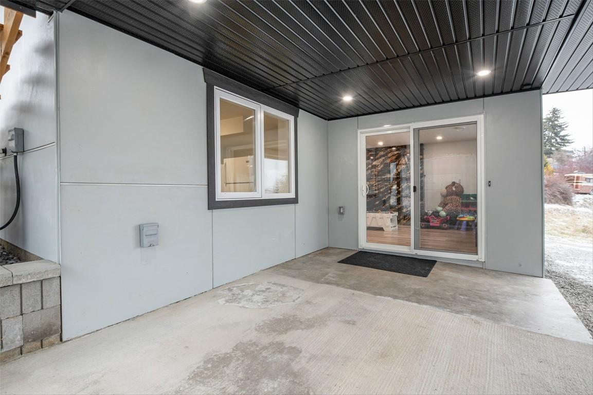 









6178


Lipsett

Avenue,
Peachland,




BC
V0H 1X7

