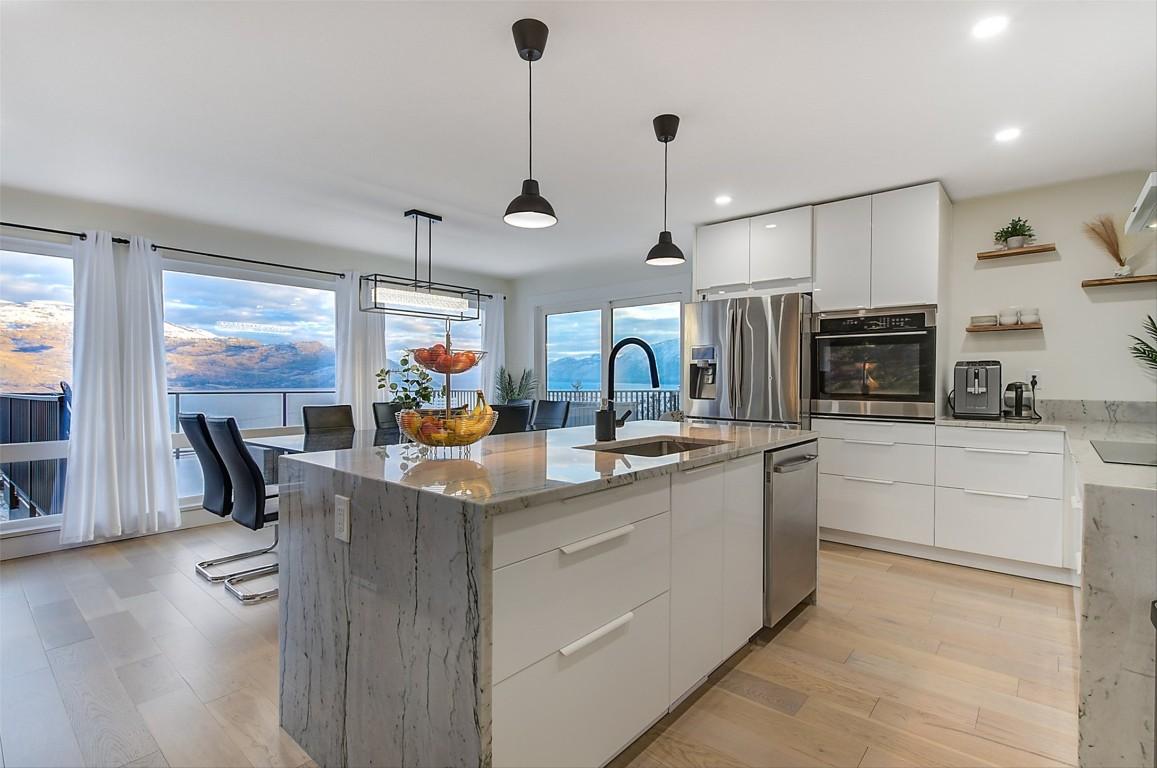 









6178


Lipsett

Avenue,
Peachland,




BC
V0H 1X7

