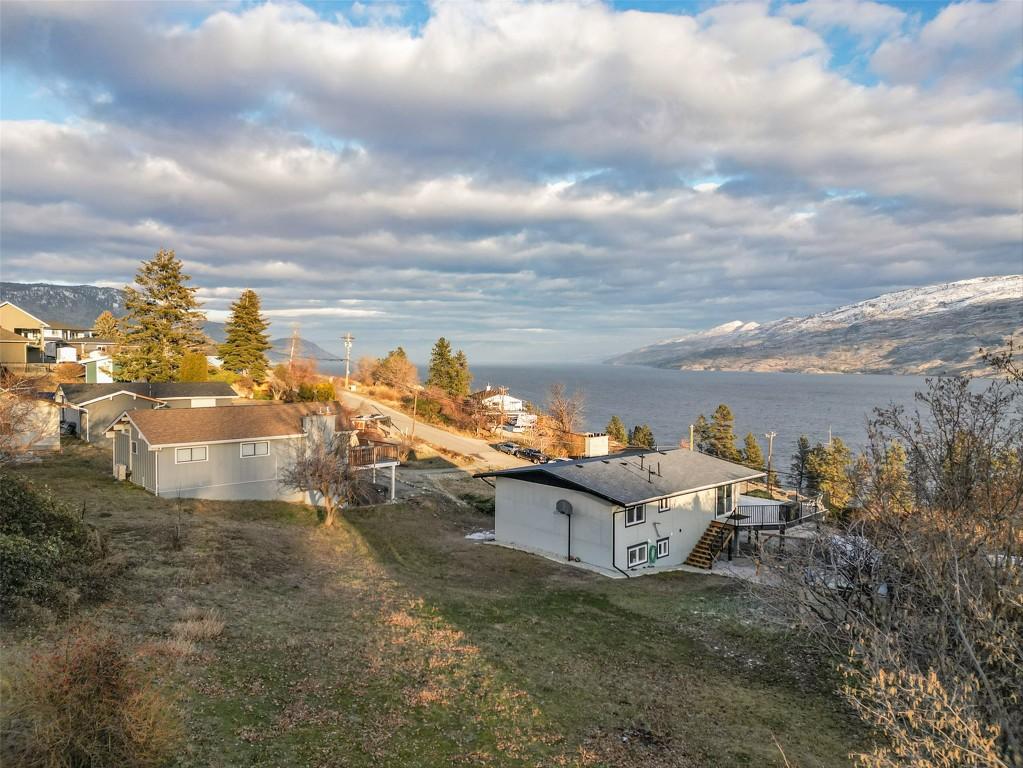 









6178


Lipsett

Avenue,
Peachland,




BC
V0H 1X7

