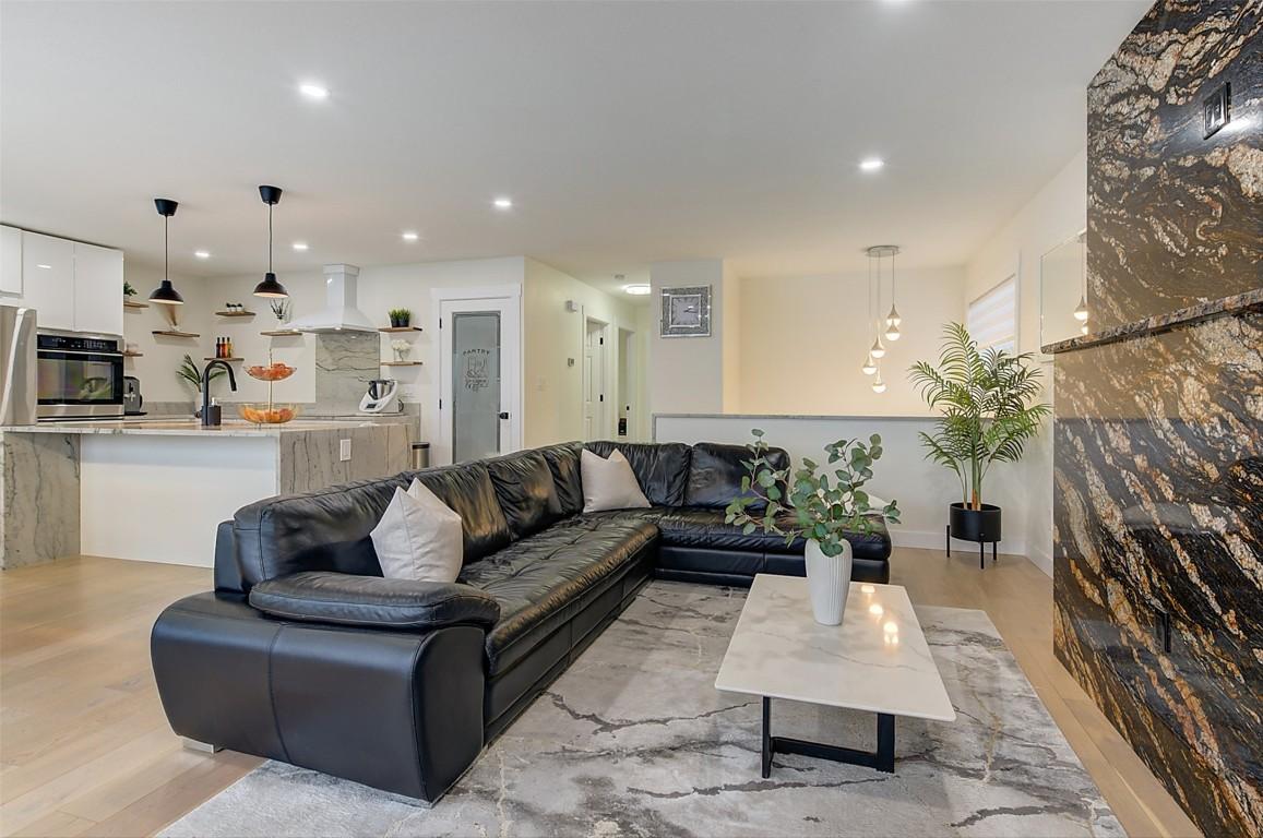 









6178


Lipsett

Avenue,
Peachland,




BC
V0H 1X7

