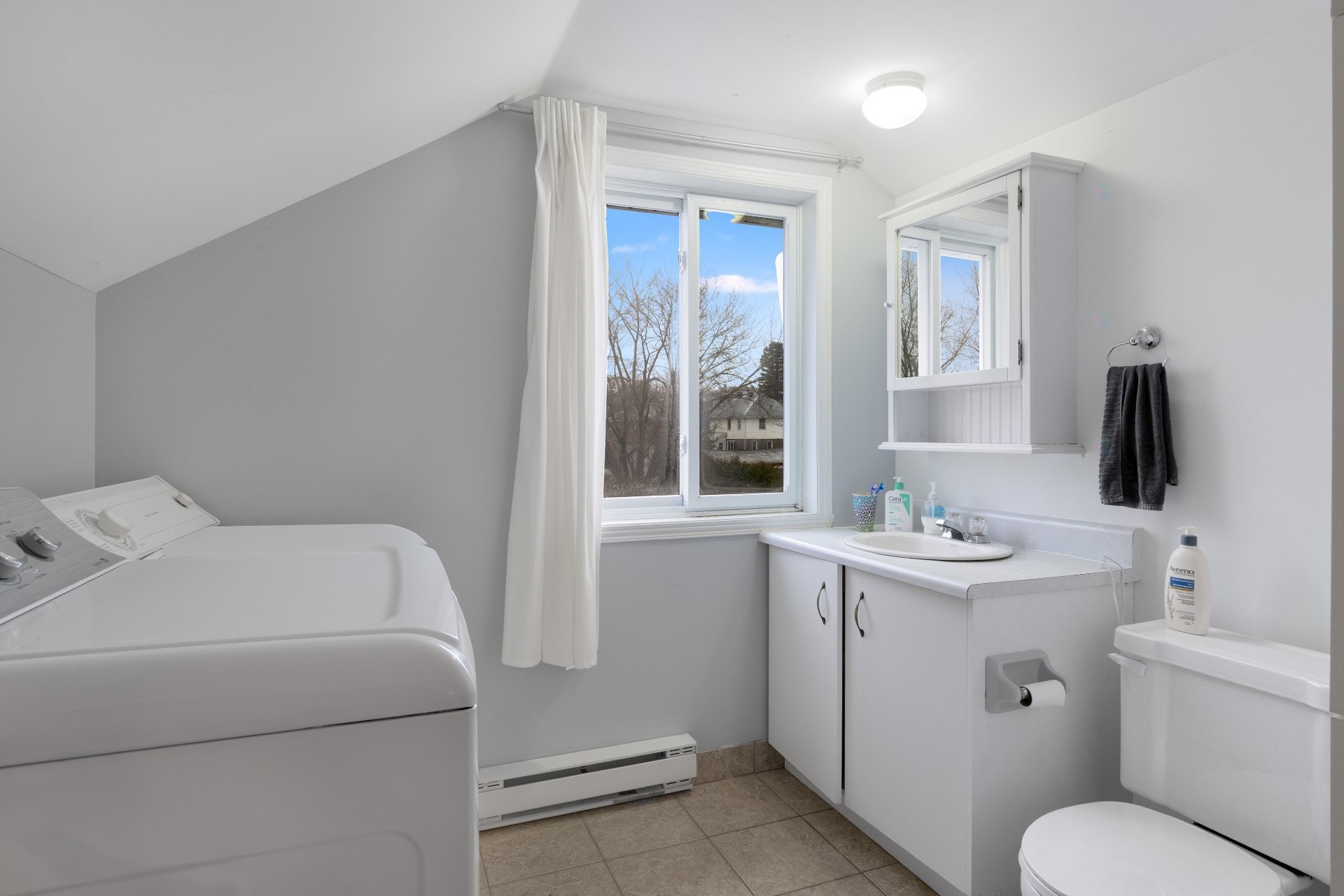 









1250

 - 1254


Rue Lincoln

,
Sherbrooke (Les Nations),




QC
J1H2H9

