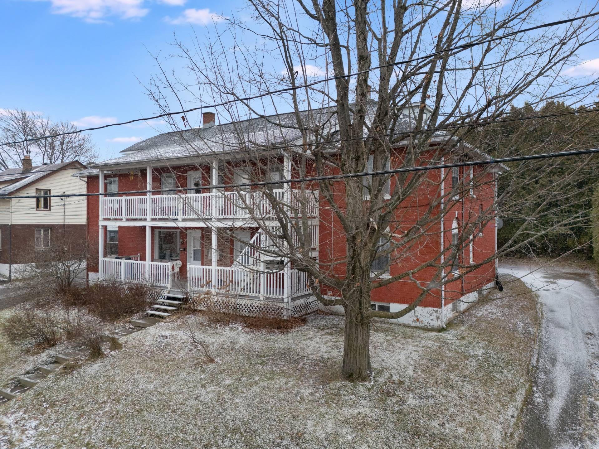 









1250

 - 1254


Rue Lincoln

,
Sherbrooke (Les Nations),




QC
J1H2H9

