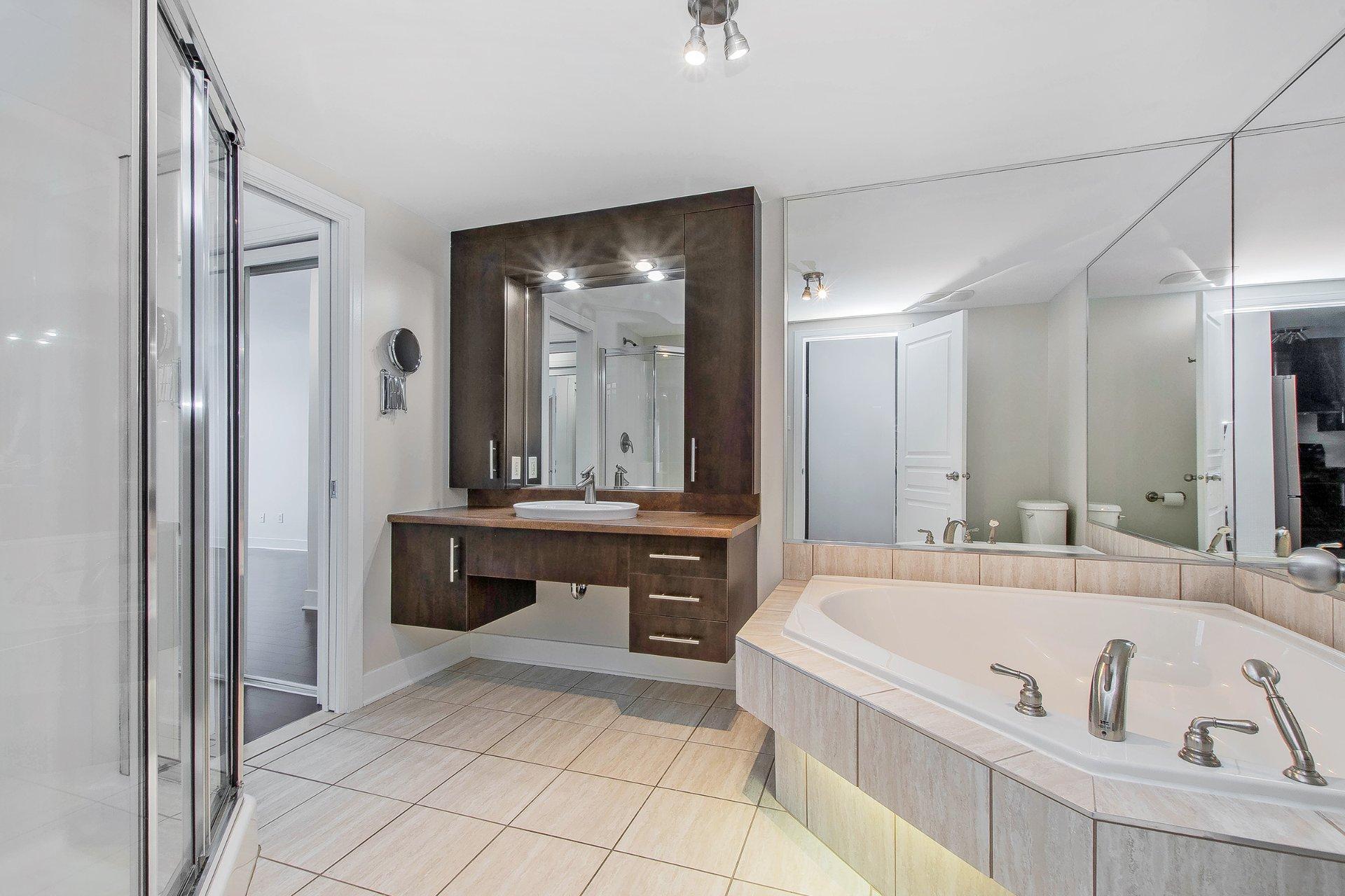 









691


Mtée des Pionniers

, 201,
Terrebonne (Lachenaie),




QC
J6V1T7

