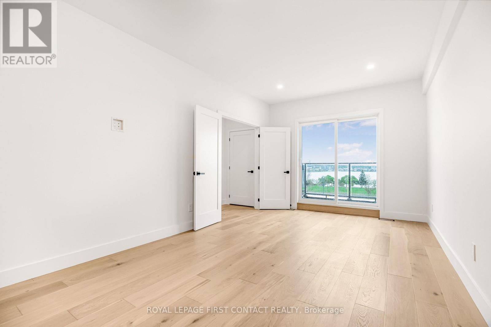 












12 ALDERWOOD LANE

,
Barrie,




Ontario
L4N3J2

