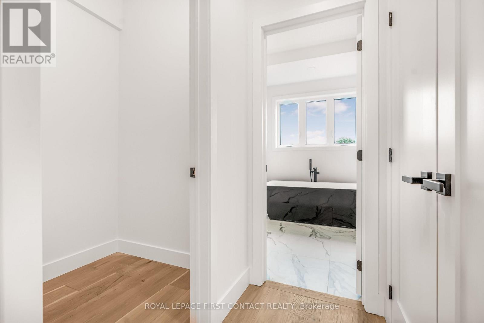 












12 ALDERWOOD LANE

,
Barrie,




Ontario
L4N3J2

