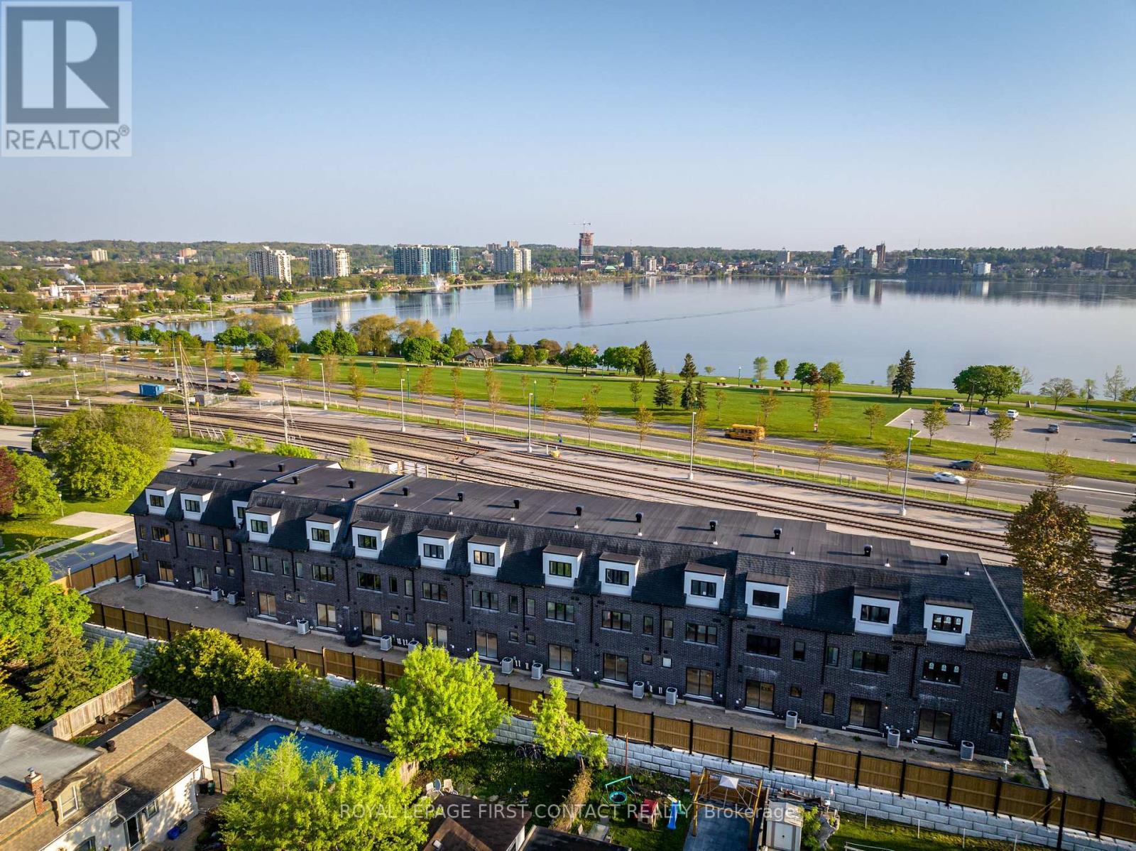 












12 ALDERWOOD LANE

,
Barrie,




Ontario
L4N3J2

