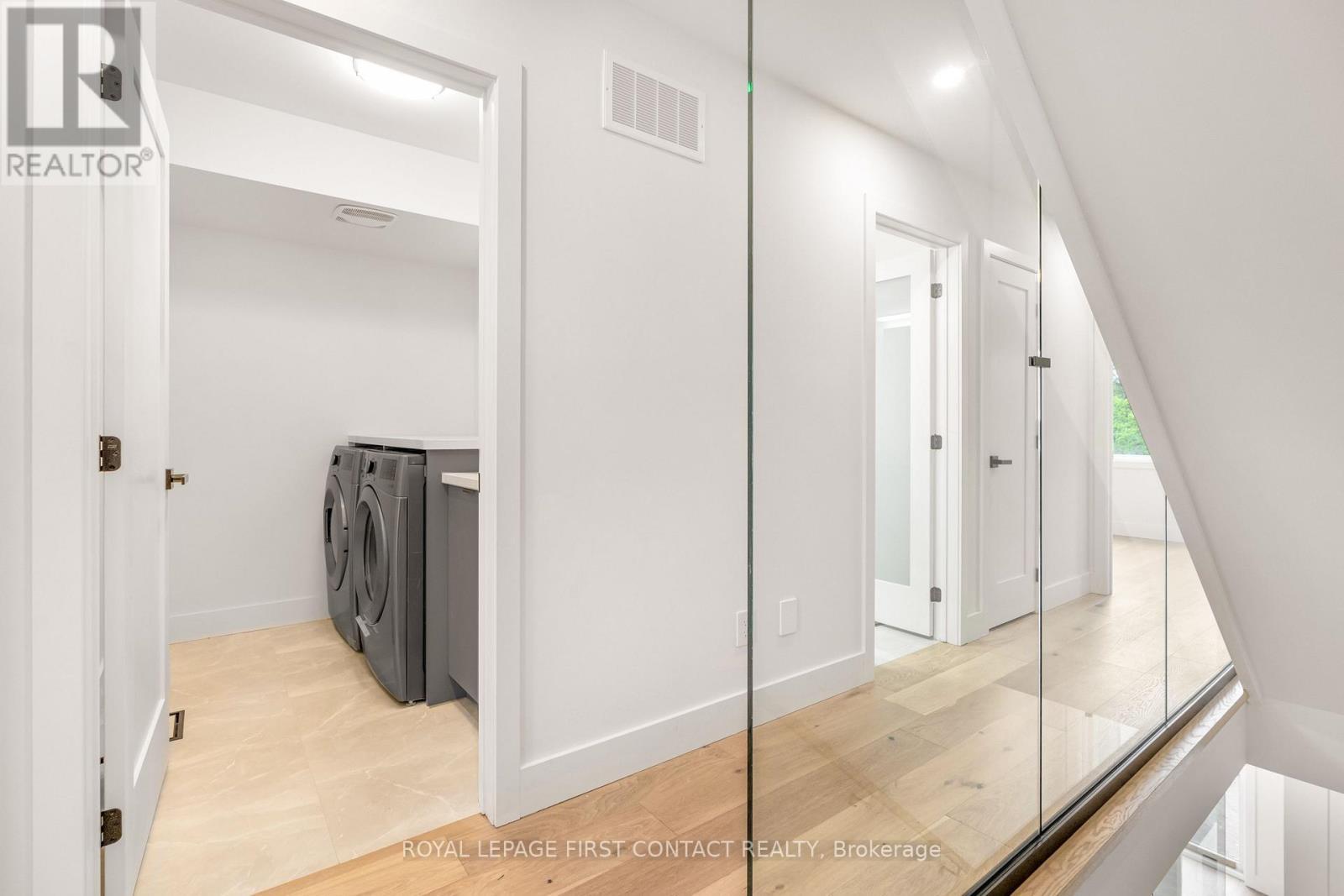 












12 ALDERWOOD LANE

,
Barrie,




Ontario
L4N3J2

