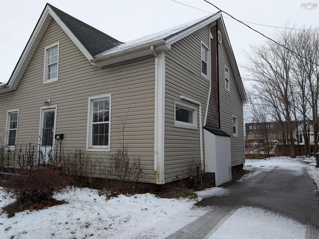 












52 Queen Street

,
Truro,




NS
B2N 2B1

