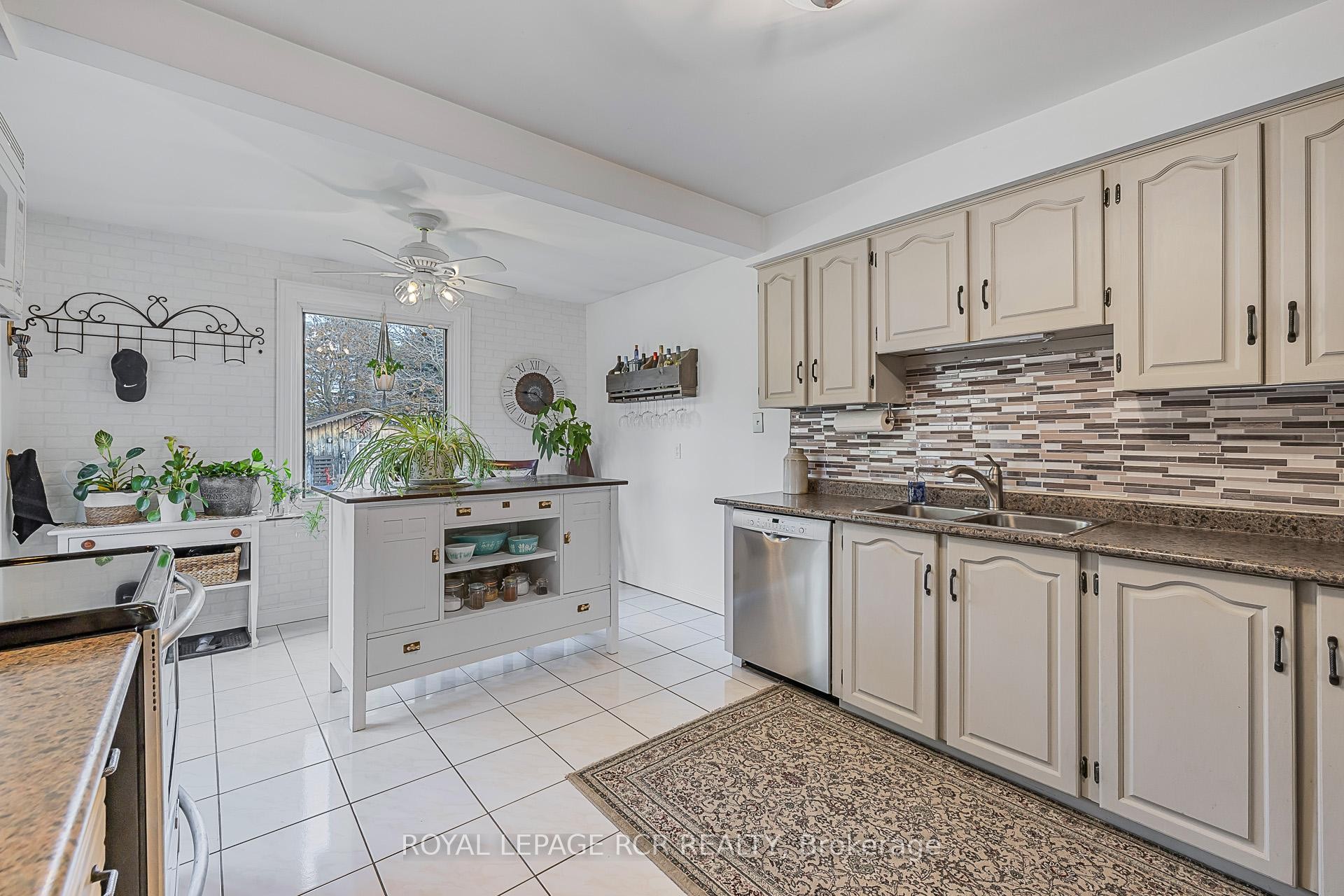 









99


Toll

Road,
East Gwillimbury,




ON
L9N 1G7

