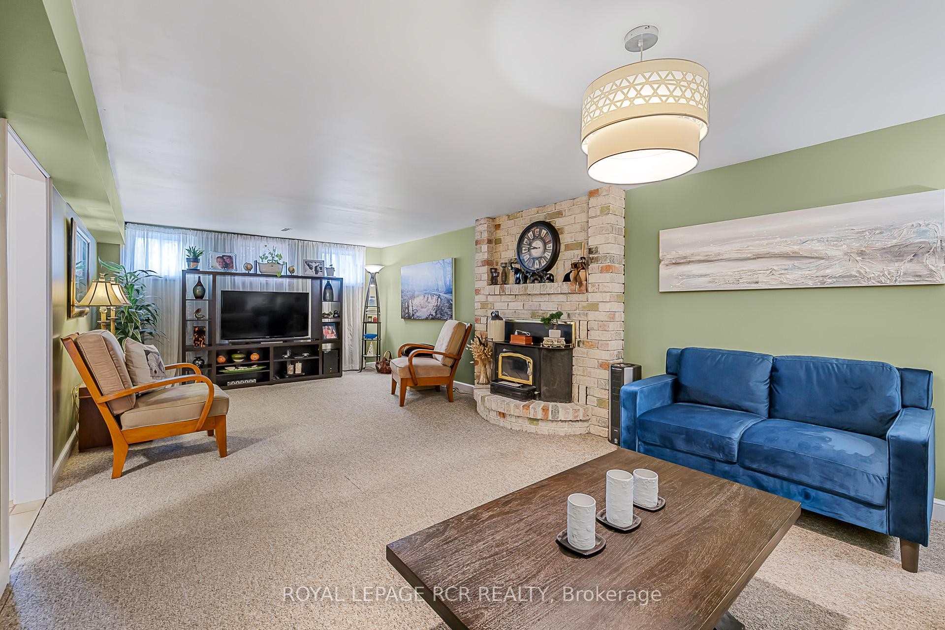 









99


Toll

Road,
East Gwillimbury,




ON
L9N 1G7

