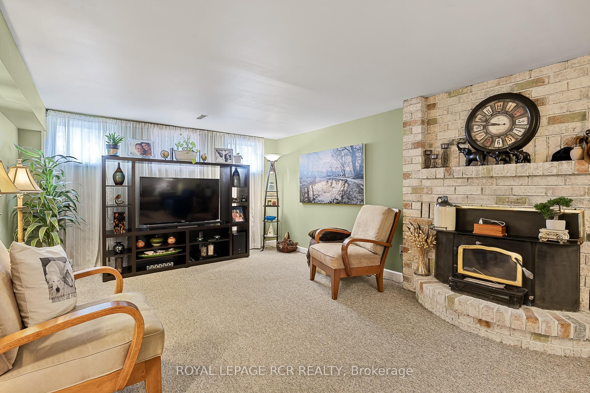 









99


Toll

Road,
East Gwillimbury,




ON
L9N 1G7

