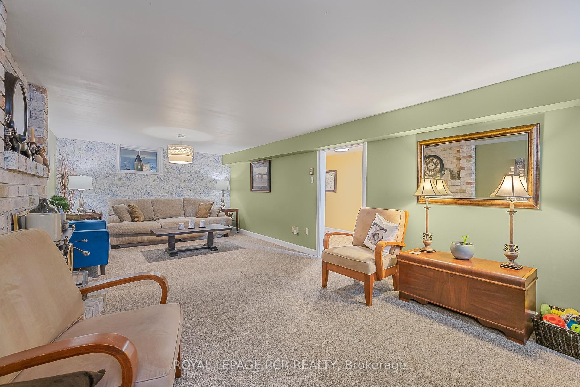 









99


Toll

Road,
East Gwillimbury,




ON
L9N 1G7

