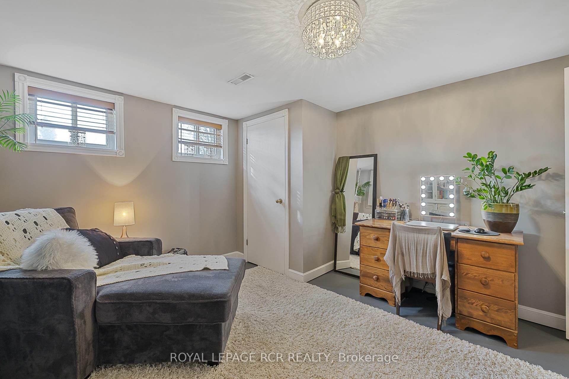 









99


Toll

Road,
East Gwillimbury,




ON
L9N 1G7

