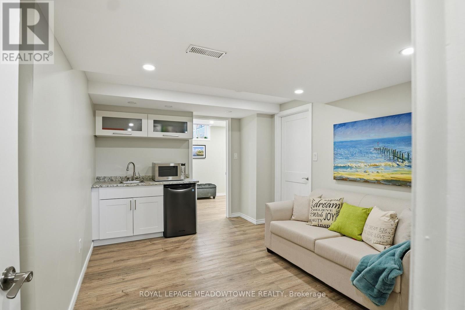 












633 WETTLAUFER TERRACE

,
Milton,




Ontario
L9T8N1

