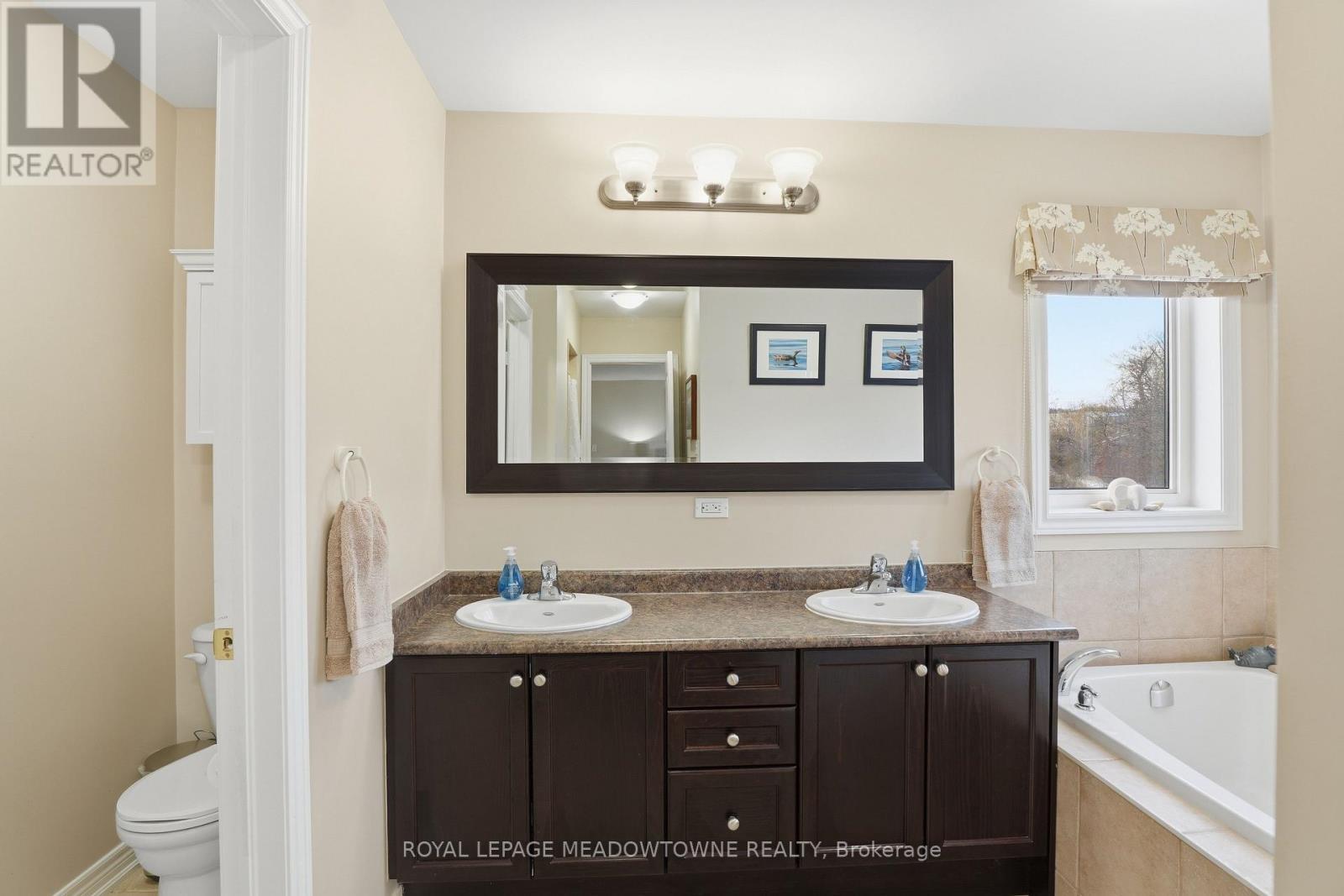 












633 WETTLAUFER TERRACE

,
Milton,




Ontario
L9T8N1

