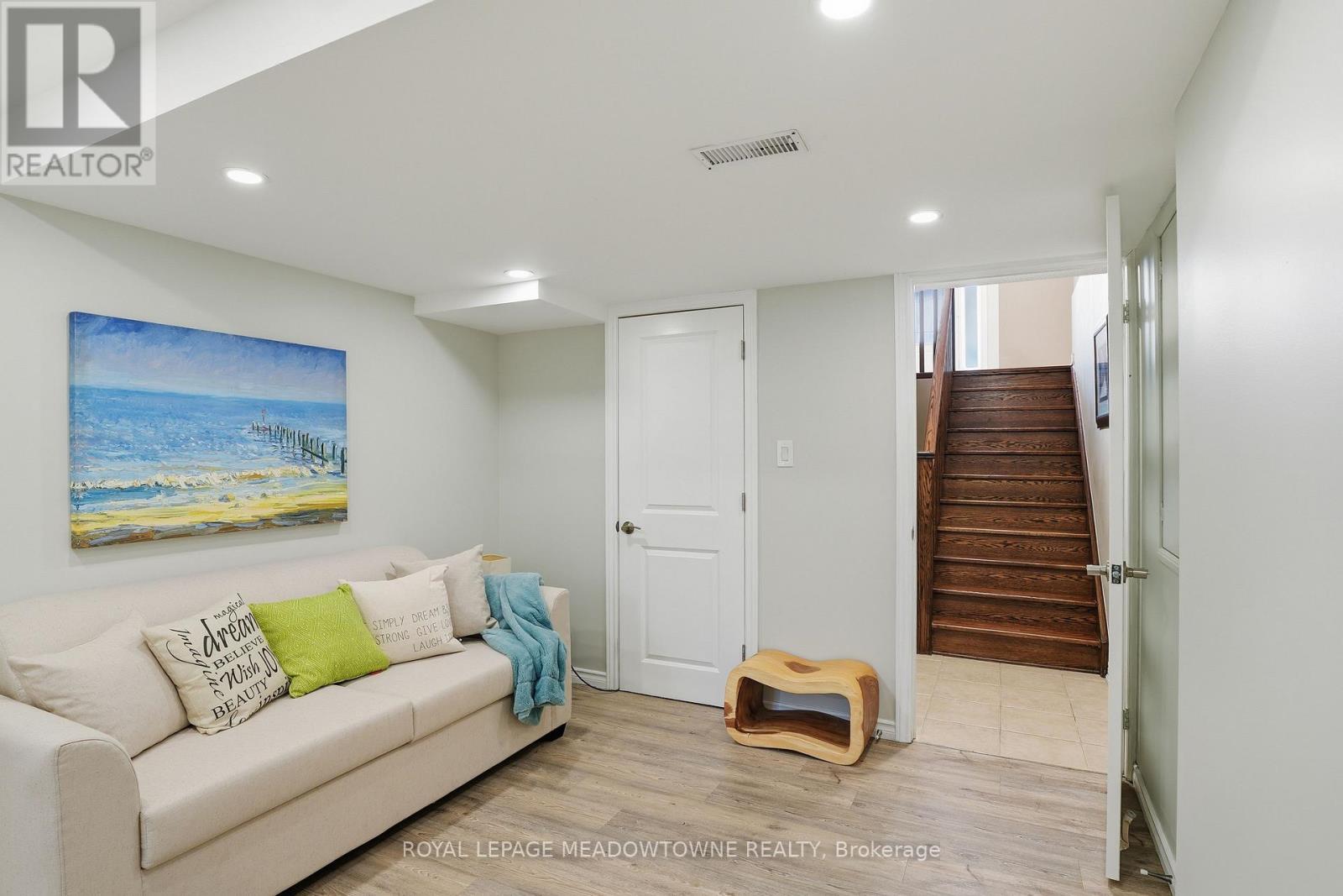 












633 WETTLAUFER TERRACE

,
Milton,




Ontario
L9T8N1

