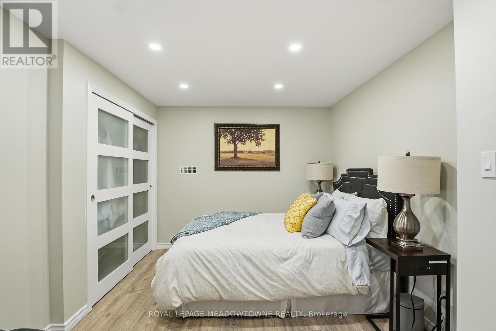 












633 WETTLAUFER TERRACE

,
Milton,




Ontario
L9T8N1

