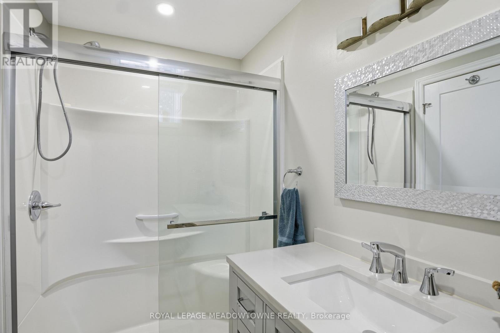 












633 WETTLAUFER TERRACE

,
Milton,




Ontario
L9T8N1

