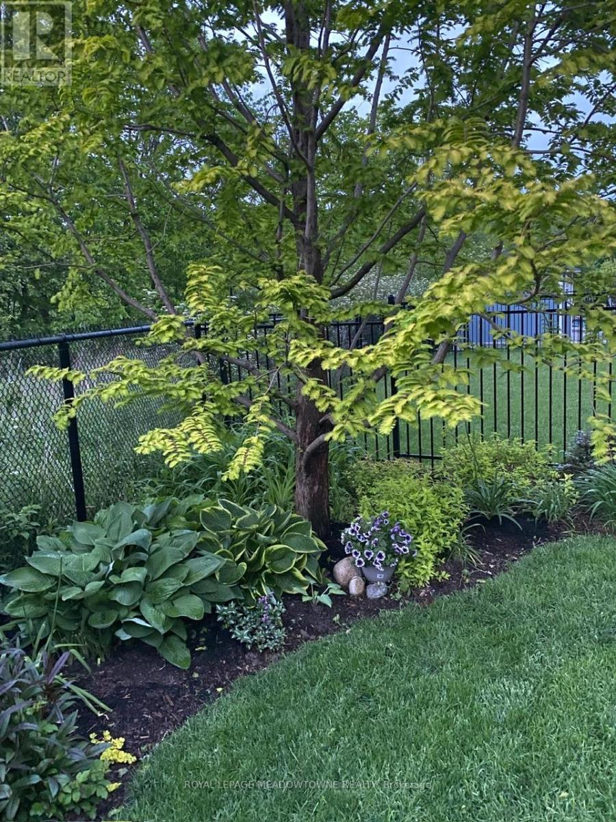 












633 WETTLAUFER TERRACE

,
Milton,




Ontario
L9T8N1

