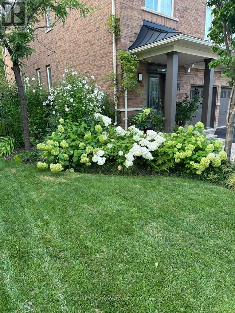 












633 WETTLAUFER TERRACE

,
Milton,




Ontario
L9T8N1

