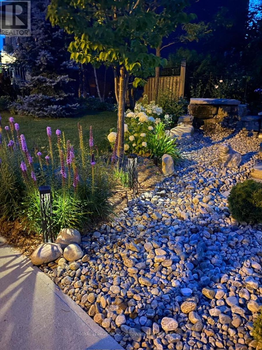 












633 WETTLAUFER TERRACE

,
Milton,




Ontario
L9T8N1

