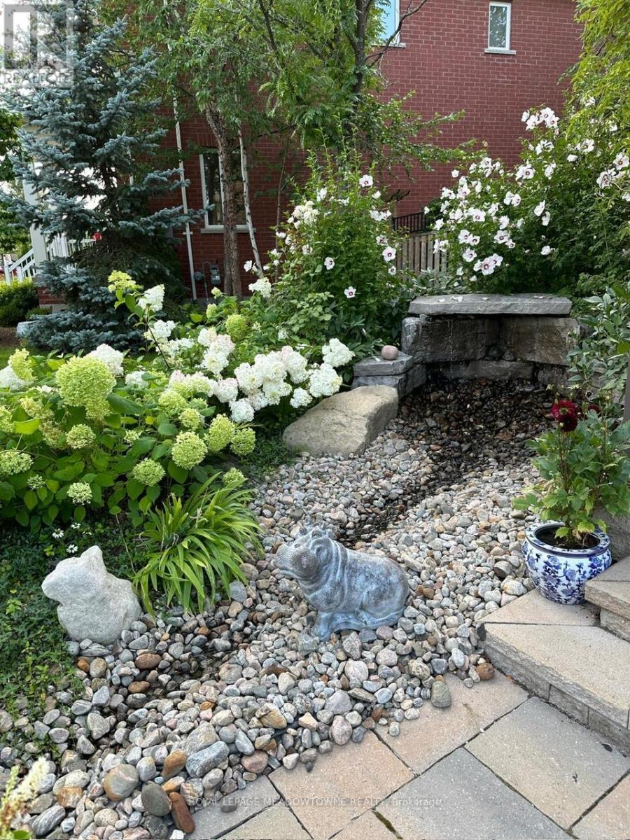 












633 WETTLAUFER TERRACE

,
Milton,




Ontario
L9T8N1

