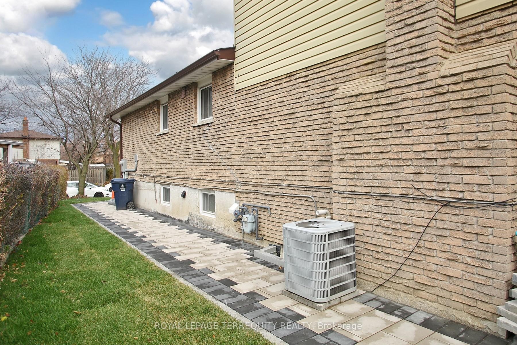 









104


Snowhill

Crescent, BSMT,
Toronto,




ON
M1S 3T5

