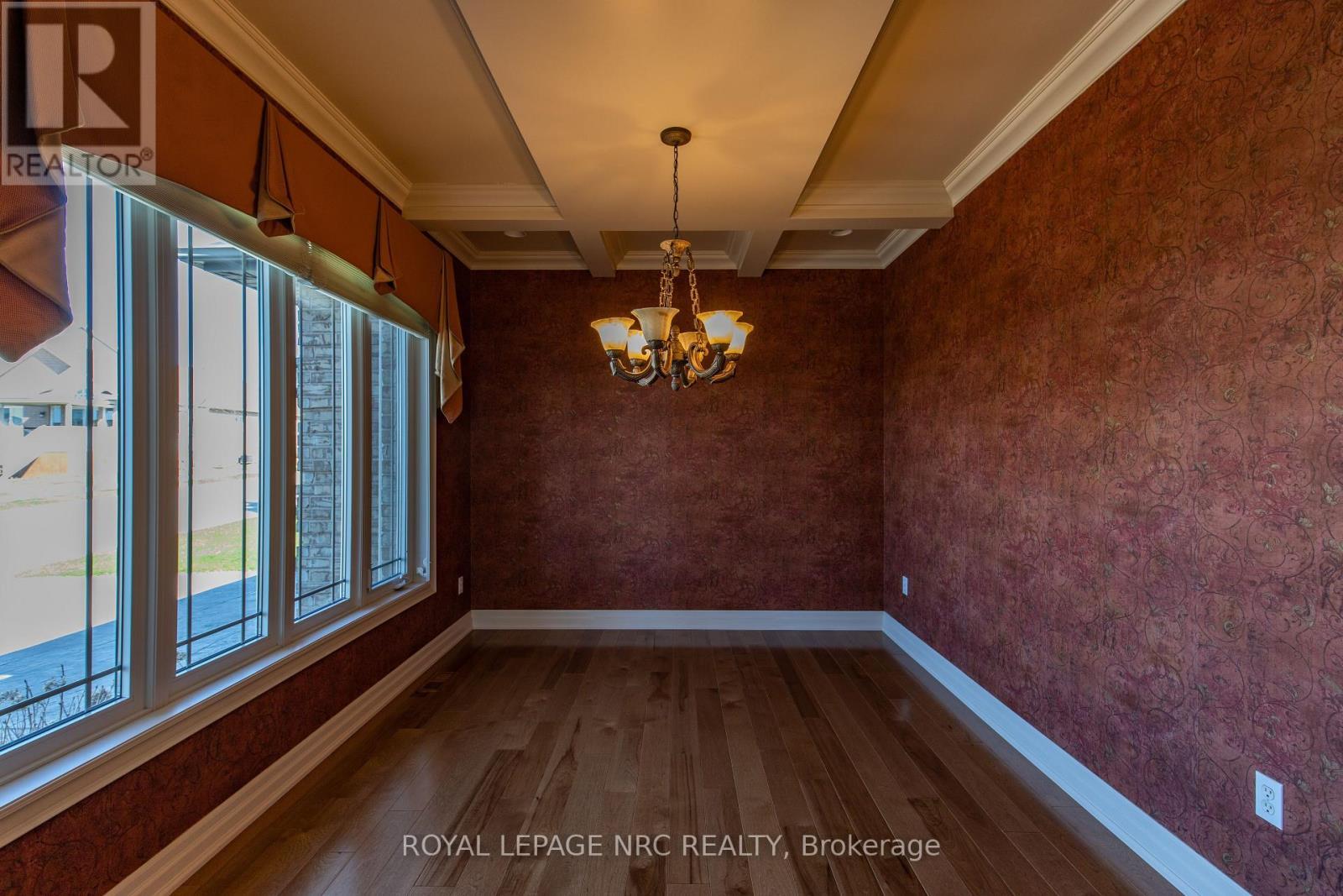 












6 MUIRFIELD TRAIL

,
Welland (Hwy 406/Welland),




Ontario
L3B6G7

