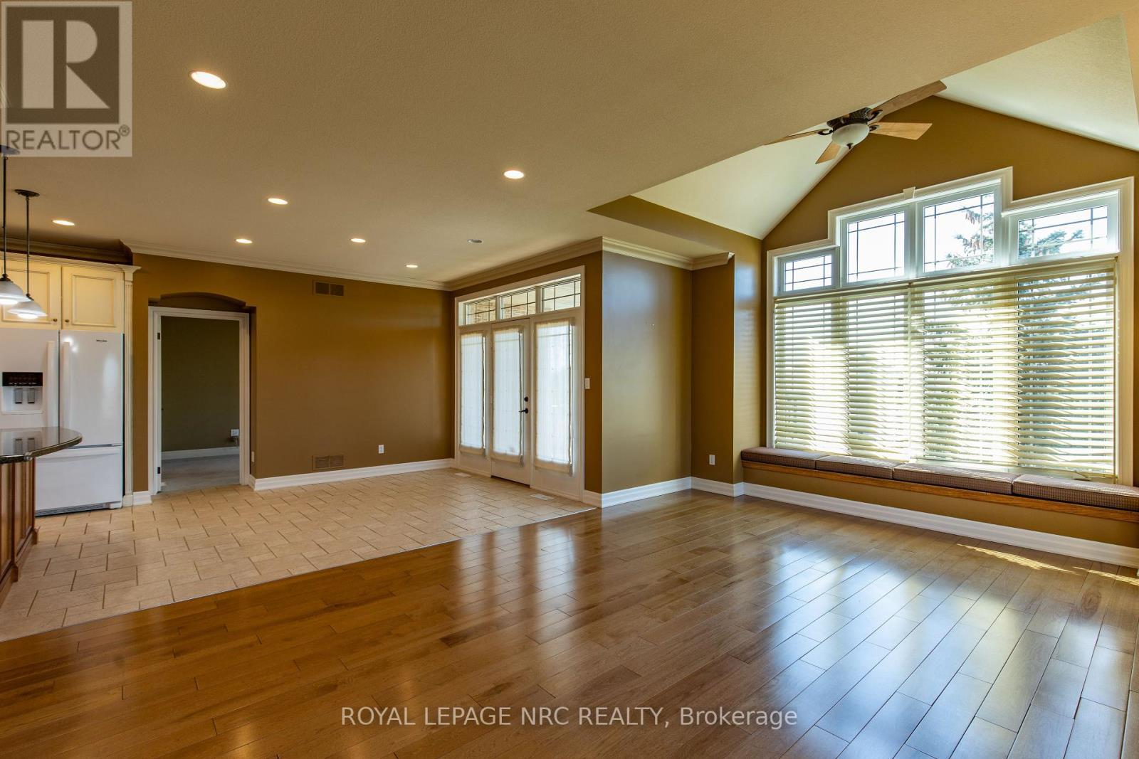 












6 MUIRFIELD TRAIL

,
Welland (Hwy 406/Welland),




Ontario
L3B6G7

