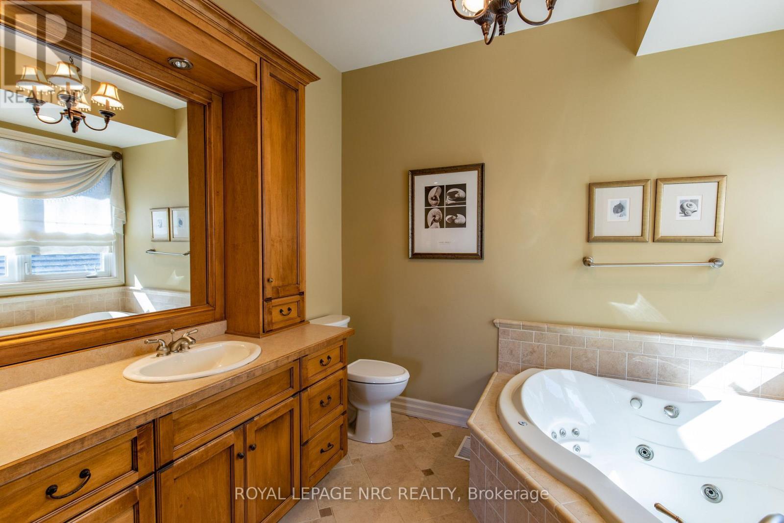 












6 MUIRFIELD TRAIL

,
Welland (Hwy 406/Welland),




Ontario
L3B6G7

